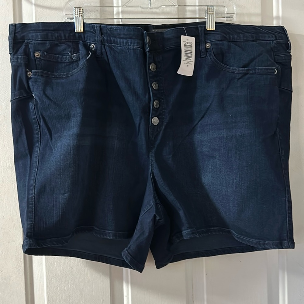 TORRID PREMIUM HIGH RISE SHORTS: DARK BLUE: NEW WITH TAGS: SIZE 28